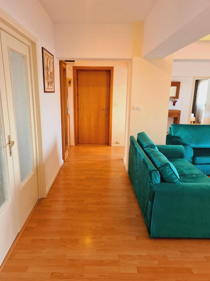 בוקרשט Old Town Apartment With Panoramic View מראה חיצוני תמונה